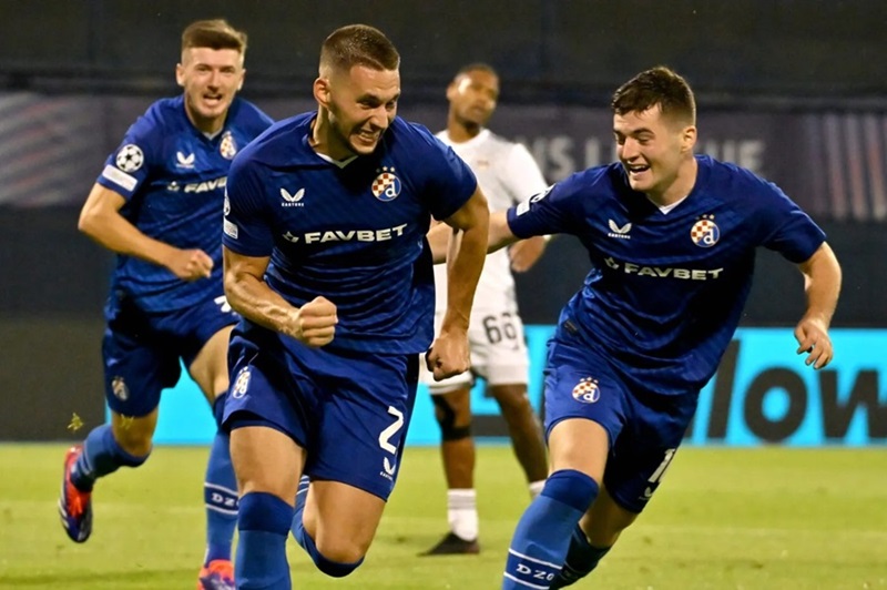 Dinamo Zagreb đặt 1 chân vào vòng bảng Champions League